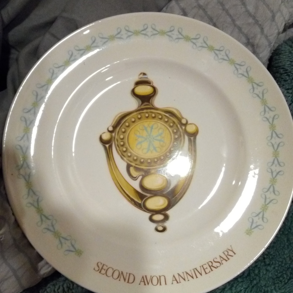 60-4) vintage Avon 2nd anniversary door knocker plate